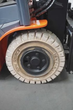 丰田三轮前装载机