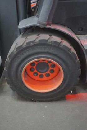 林德四轮前叉车