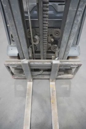 林德三轮前叉车