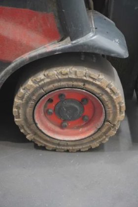 林德三轮前叉车