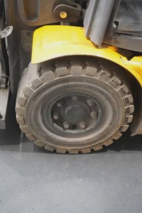 永恒力三轮前叉车