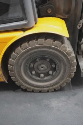 永恒力三轮前叉车