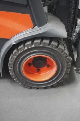 林德四轮前叉车