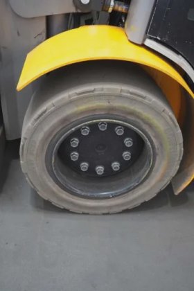 永恒力四轮前叉车