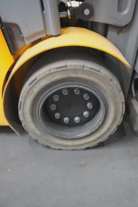 永恒力四轮前叉车