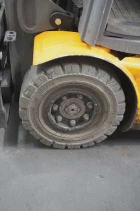 永恒力三轮前叉车