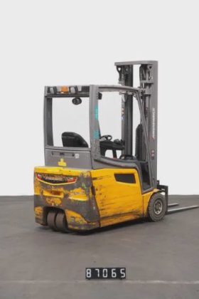 永恒力三轮前叉车