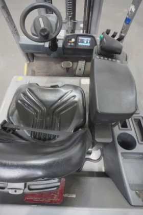 永恒力三轮前叉车