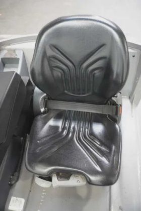 永恒力三轮前叉车