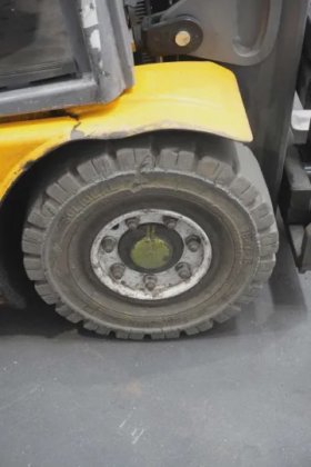 永恒力三轮前叉车