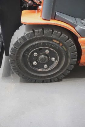 丰田三轮前装载机