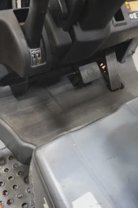 丰田三轮前装载机