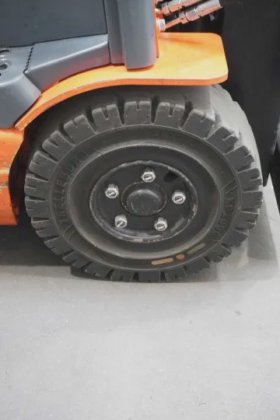 丰田三轮前装载机