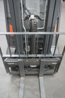 林德四轮前叉车