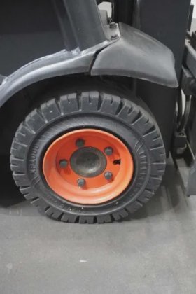 林德四轮前叉车