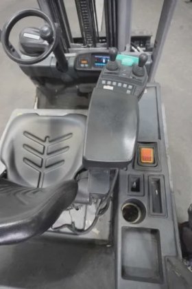 永恒力四轮前叉车