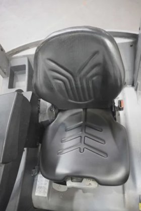 永恒力四轮前叉车