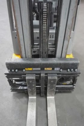 永恒力四轮前叉车