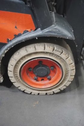 林德三轮前叉车