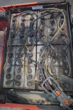 林德三轮前叉车