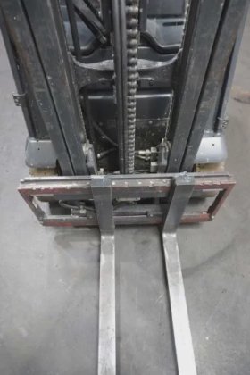 林德三轮前叉车