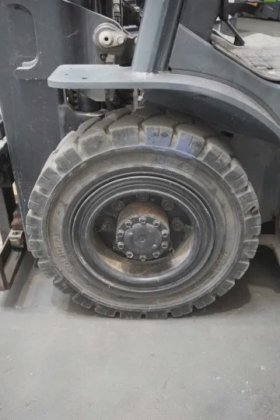 丰田四轮前装载机