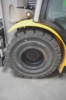 永恒力四轮前叉车