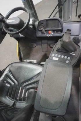 永恒力四轮前叉车