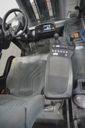 永恒力四轮前叉车