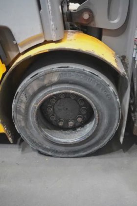 永恒力四轮前叉车