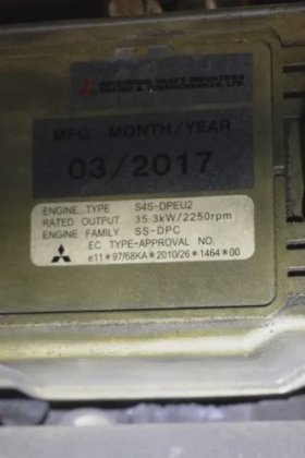 卡特彼勒四轮前装载机