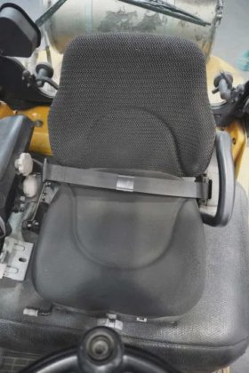 卡特彼勒四轮前装载机