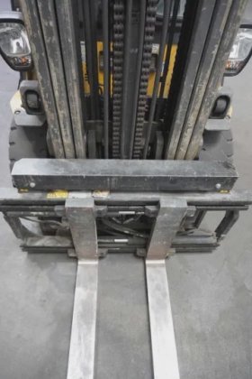 卡特彼勒四轮前装载机