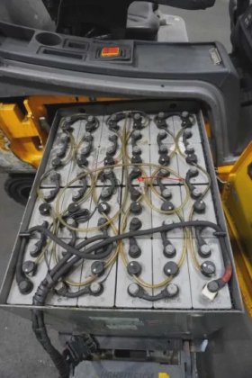 永恒力四轮前叉车