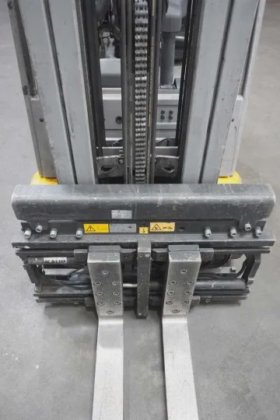 永恒力四轮前叉车