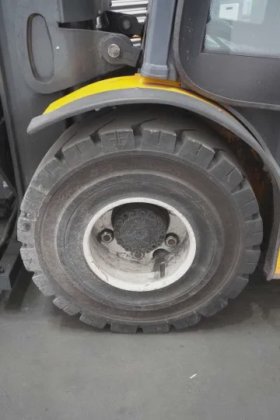 永恒力四轮前叉车