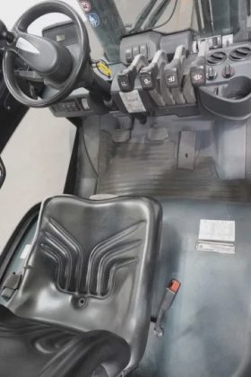 永恒力四轮前叉车