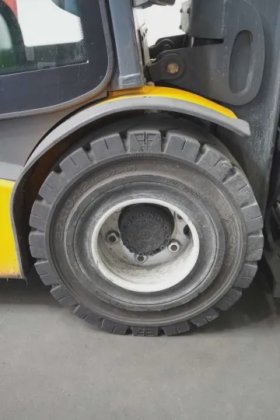 永恒力四轮前叉车