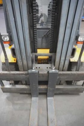 永恒力四轮前叉车