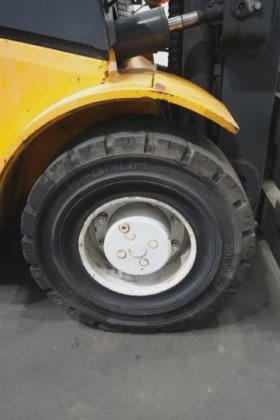 永恒力四轮前叉车