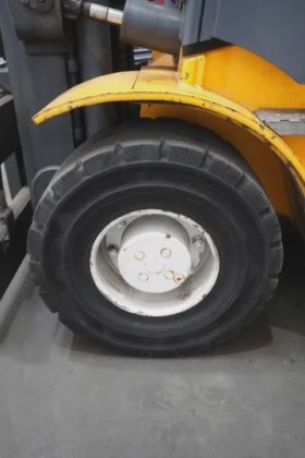 永恒力四轮前叉车