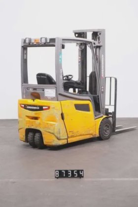 永恒力三轮前叉车