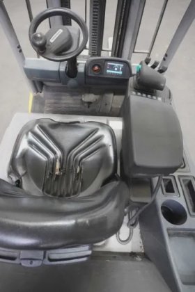 永恒力三轮前叉车