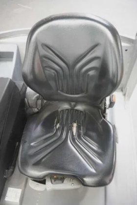 永恒力三轮前叉车