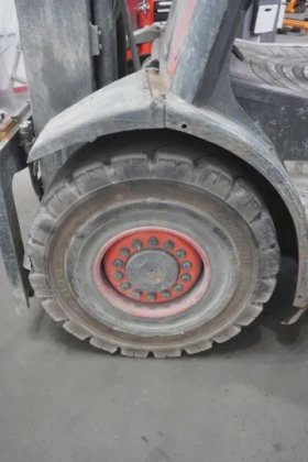 林德四轮前叉车