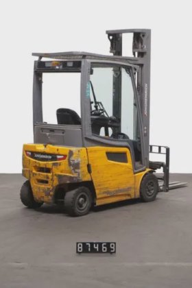 永恒力四轮前叉车