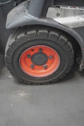 林德四轮前叉车