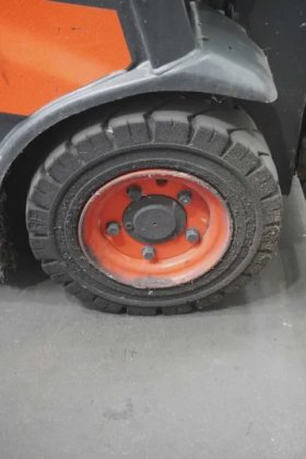 林德四轮前叉车