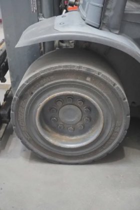 林德四轮前叉车