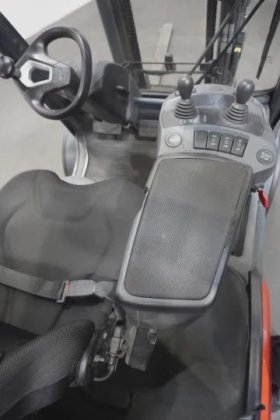 林德四轮前叉车